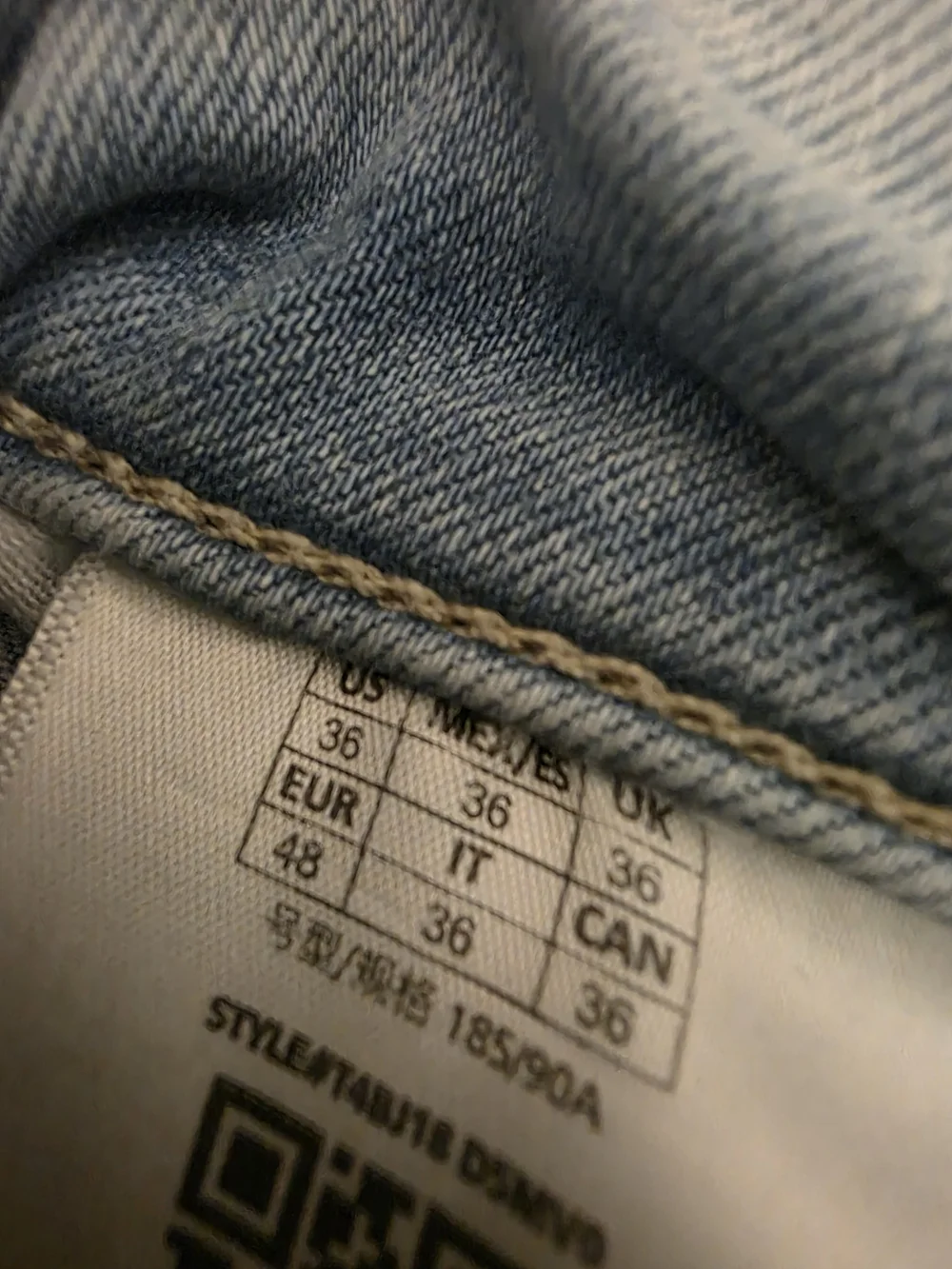 GUESS Men’s Jeans 36x31 Light Wash Blue Denim Straight Leg Classic 5 Pocket